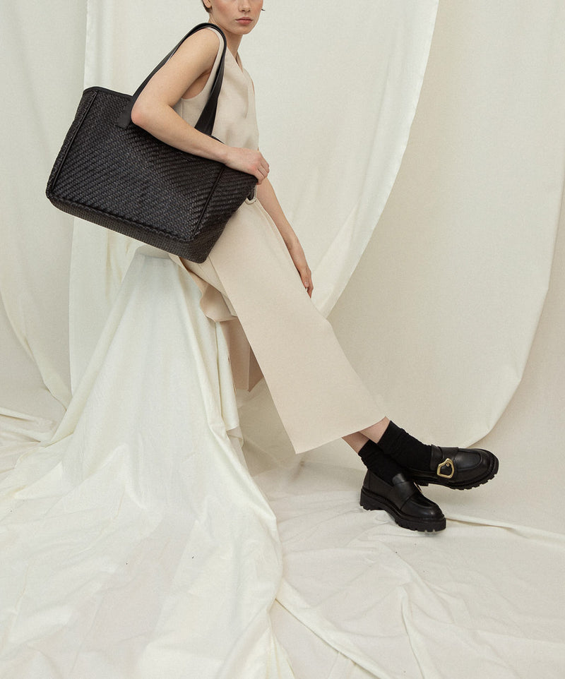 Cala Jade leather shopper bag on model