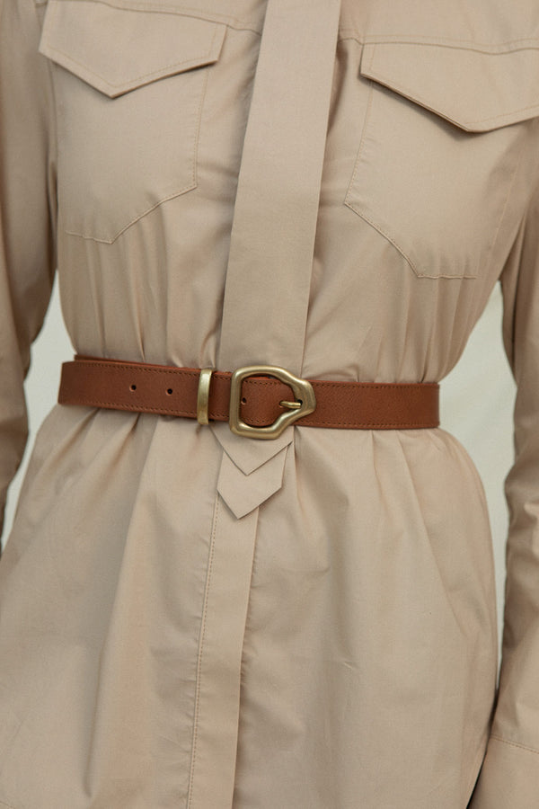 Cala Jade leather belt on model